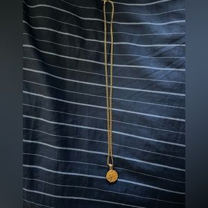 Curb chain link with Lion pendant